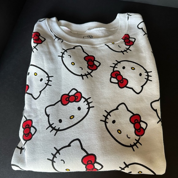 ♥️Hello Kitty ultra soft long sleeve sweatshirt. Adult size large♥️ - Picture 2 of 5
